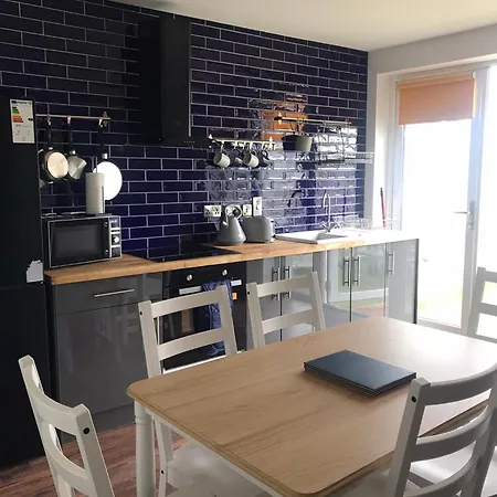 Дом отдыха Professional & Approved Self Catering Short Term Homes