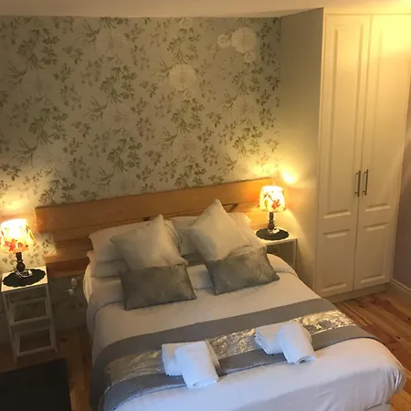 Professional & Approved Self Catering Short Term Homes * Мэйнут