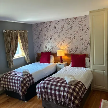 Professional & Approved Self Catering Short Term Homes * Мэйнут