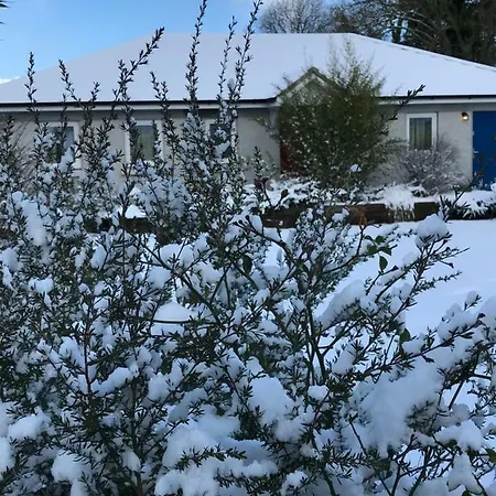 Professional & Approved Self Catering Short Term Holiday Homes ماينوث