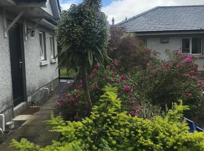 Professional & Approved Self Catering Short Term Homes * Мэйнут