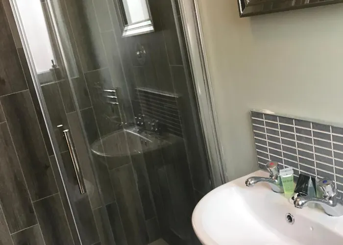 Professional & Approved Self Catering Short Term Holiday Homes * 메이누스