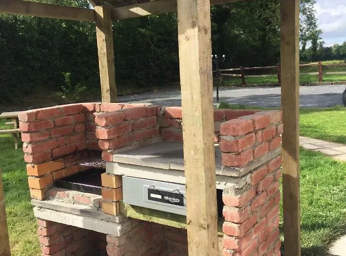 Professional & Approved Self Catering Short Term Holiday Homes 메이누스